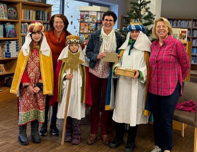 Spendenübergabe an Sternsinger