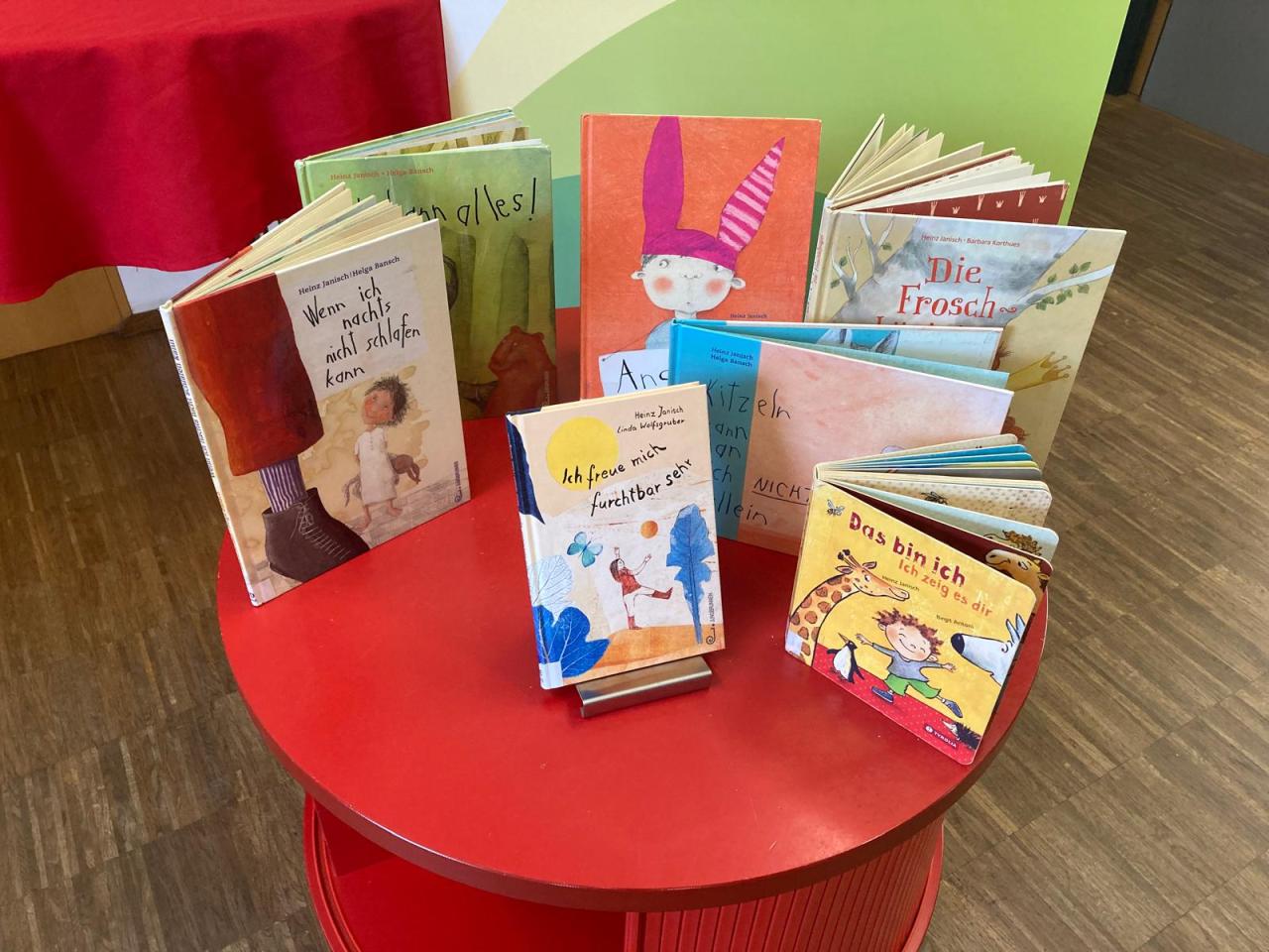 Büchertisch
